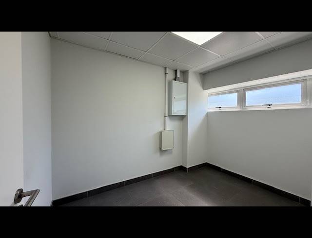 650M² OFFICE TO LET IN RIVERSIDE